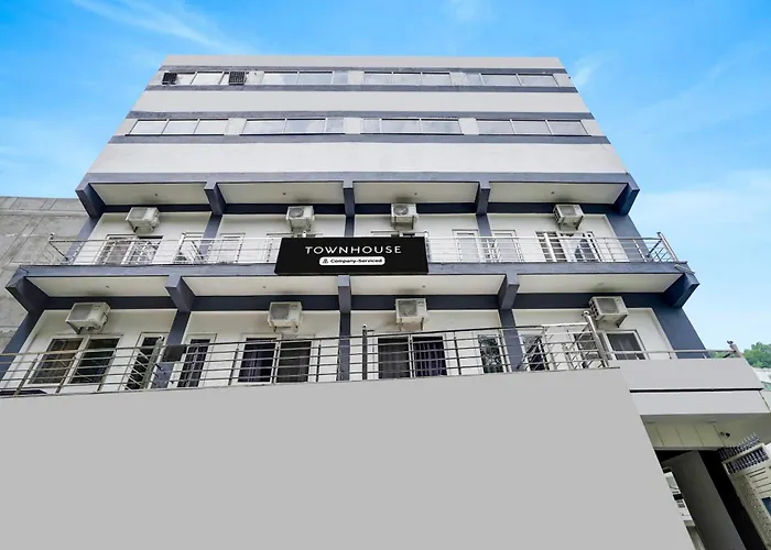 Super Townhouse Tapovan