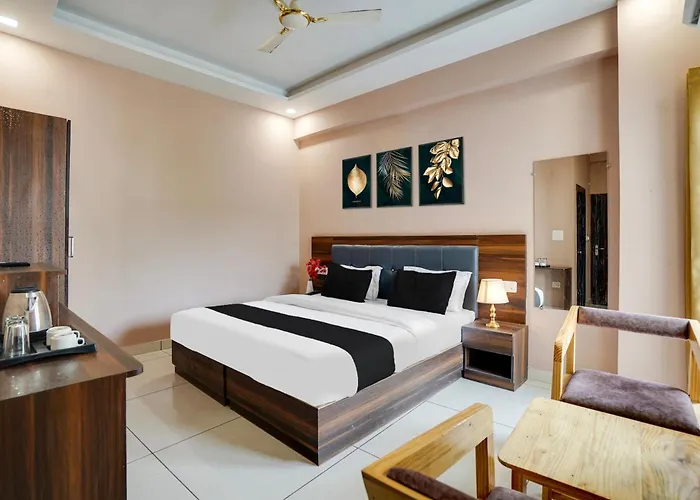 Super Townhouse Tapovan