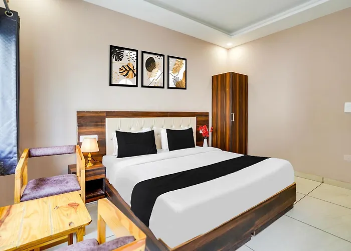 Super Townhouse Tapovan